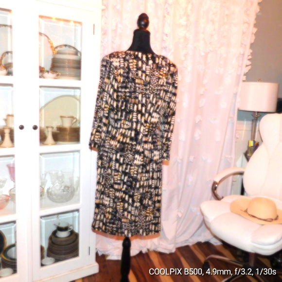 (22) Dress Barn Sz 12 gathering at the waist absolutely adorable - Picture 2 of 4